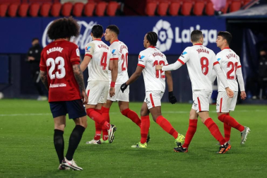 Imágenes de la Jornada 24 del choque disputado en el El Sadar que terminó con triunfo del equipo hispalense