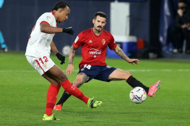 Imágenes de la Jornada 24 del choque disputado en el El Sadar que terminó con triunfo del equipo hispalense