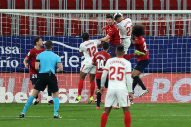 Imágenes de la Jornada 24 del choque disputado en el El Sadar que terminó con triunfo del equipo hispalense