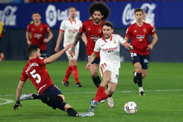 Imágenes de la Jornada 24 del choque disputado en el El Sadar que terminó con triunfo del equipo hispalense