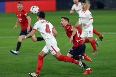 Imágenes de la Jornada 24 del choque disputado en el El Sadar que terminó con triunfo del equipo hispalense