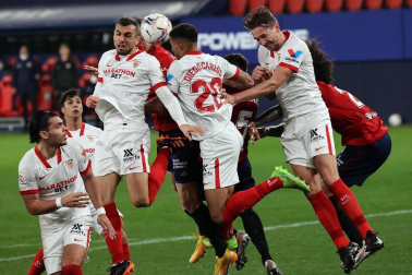 Imágenes de la Jornada 24 del choque disputado en el El Sadar que terminó con triunfo del equipo hispalense