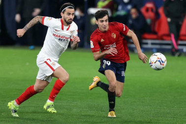 Imágenes de la Jornada 24 del choque disputado en el El Sadar que terminó con triunfo del equipo hispalense