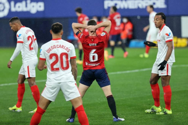 Imágenes de la Jornada 24 del choque disputado en el El Sadar que terminó con triunfo del equipo hispalense