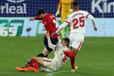 Imágenes de la Jornada 24 del choque disputado en el El Sadar que terminó con triunfo del equipo hispalense
