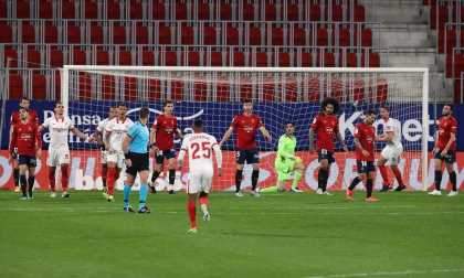 Imágenes de la Jornada 24 del choque disputado en el El Sadar que terminó con triunfo del equipo hispalense