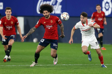 Imágenes de la Jornada 24 del choque disputado en el El Sadar que terminó con triunfo del equipo hispalense