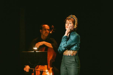 La soprano navarra María Bayo protagoniza esta semana en el Teatro Poliorama de Barcelona el espectáculo "Divina Cleopatra", en el que evocará a la mítica reina egipcia.