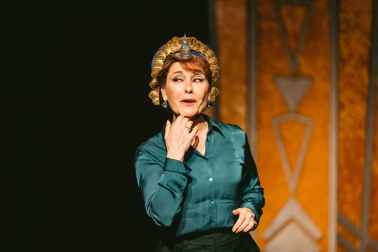 La soprano navarra María Bayo protagoniza esta semana en el Teatro Poliorama de Barcelona el espectáculo "Divina Cleopatra", en el que evocará a la mítica reina egipcia.