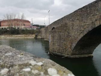 ASí ha quedado la restauración del Puente de Santa Engracia de Pamplona.