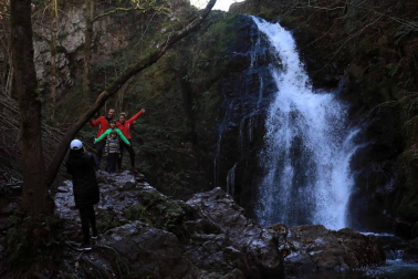 El recurso a los espacios naturales como vía de escape en el año del coronavirus ha llevado a abarrotar algunos puntos de Navarra