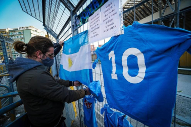 El velatorio público tiene lugar en la Casa Rosada en Buenos Aires