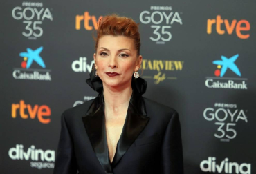 Actores, presentadores y cantantes desfilan por la alfombra roja de los premios Goya 2021.