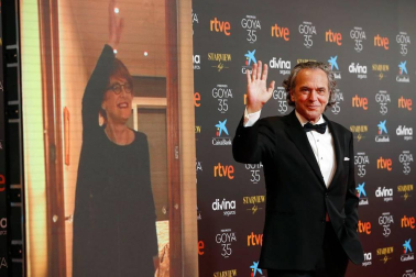 Actores, presentadores y cantantes desfilan por la alfombra roja de los premios Goya 2021.