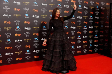 Actores, presentadores y cantantes desfilan por la alfombra roja de los premios Goya 2021.