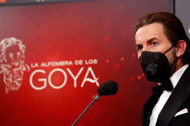 Actores, presentadores y cantantes desfilan por la alfombra roja de los premios Goya 2021.
