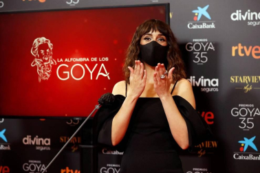 Actores, presentadores y cantantes desfilan por la alfombra roja de los premios Goya 2021.