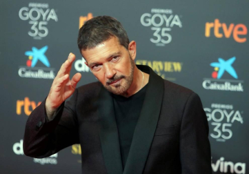 Actores, presentadores y cantantes desfilan por la alfombra roja de los premios Goya 2021.