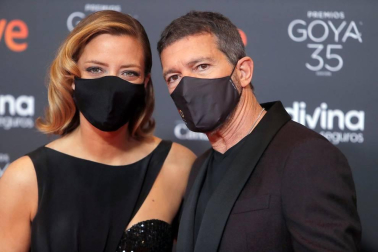 Actores, presentadores y cantantes desfilan por la alfombra roja de los premios Goya 2021.