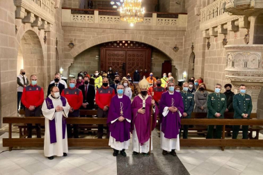 Fotos de la misa celebrada en la capilla del Castillo de Javier