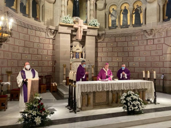 Fotos de la misa celebrada en la capilla del Castillo de Javier