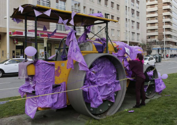 Multitudinaria manifestación por el Día de la Mujer en la capital navarra