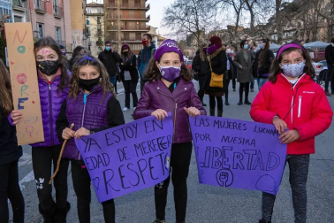 Las instituciones y diferentes colectivos de Navarra han organizado este lunes, 8 de marzo, diferentes actos para celebrar el Día Internacional de la Mujer.