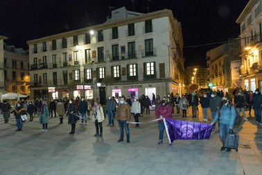 Las instituciones y diferentes colectivos de Navarra han organizado este lunes, 8 de marzo, diferentes actos para celebrar el Día Internacional de la Mujer.