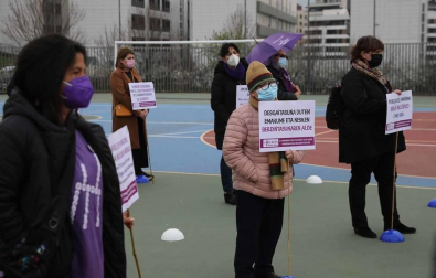 Las instituciones y diferentes colectivos de Navarra han organizado este lunes, 8 de marzo, diferentes actos para celebrar el Día Internacional de la Mujer.