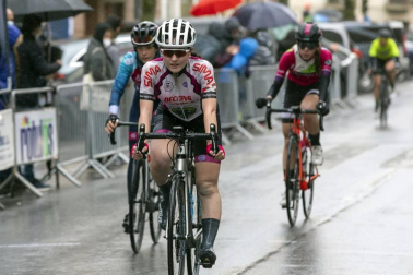 Villava acogió este domingo, 14 de marzo, la primera prueba del calendario femenino de ciclismo en categorías inferiores con pruebas disputadas en cadetes, júnior, sub23 y élite.