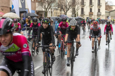 Villava acogió este domingo, 14 de marzo, la primera prueba del calendario femenino de ciclismo en categorías inferiores con pruebas disputadas en cadetes, júnior, sub23 y élite.