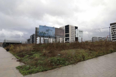 Un hotel que ocupará casi una manzana completa, una residencia de estudiantes y otra para personas mayores se van a repartir a lo largo de la avenida Juan Pablo II