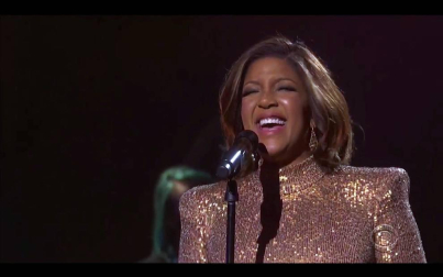 Los Grammy evitaron recrear una gala de grandes dimensiones y apostaron por reinventarse con un formato reducido que cedió todo el protagonismo a la música.