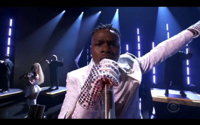 Los Grammy evitaron recrear una gala de grandes dimensiones y apostaron por reinventarse con un formato reducido que cedió todo el protagonismo a la música.