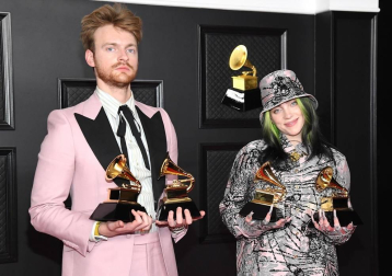 Los Grammy evitaron recrear una gala de grandes dimensiones y apostaron por reinventarse con un formato reducido que cedió todo el protagonismo a la música.
