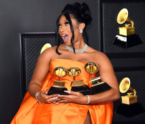 Los Grammy evitaron recrear una gala de grandes dimensiones y apostaron por reinventarse con un formato reducido que cedió todo el protagonismo a la música.