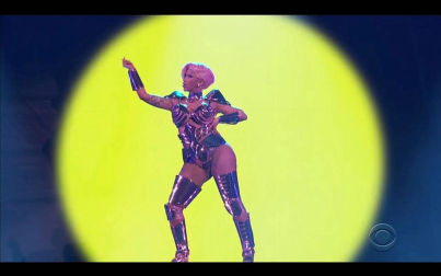 Los Grammy evitaron recrear una gala de grandes dimensiones y apostaron por reinventarse con un formato reducido que cedió todo el protagonismo a la música.