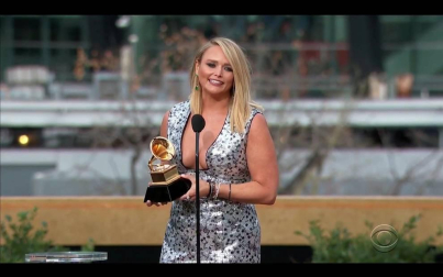 Los Grammy evitaron recrear una gala de grandes dimensiones y apostaron por reinventarse con un formato reducido que cedió todo el protagonismo a la música.