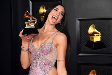 Los Grammy evitaron recrear una gala de grandes dimensiones y apostaron por reinventarse con un formato reducido que cedió todo el protagonismo a la música.