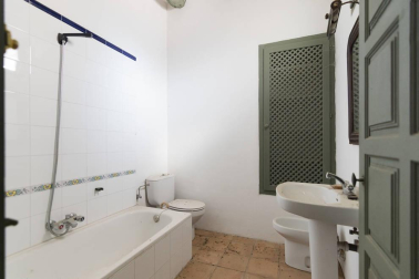 Vivienda a reformar en un terreno de 780 m2 con edificabilidad