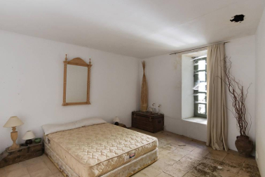 Vivienda a reformar en un terreno de 780 m2 con edificabilidad