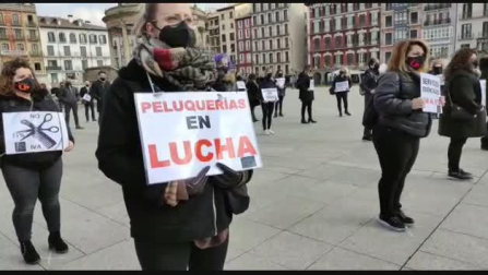 Vídeo de la protesta de peluqueros navarros en Pamplona
