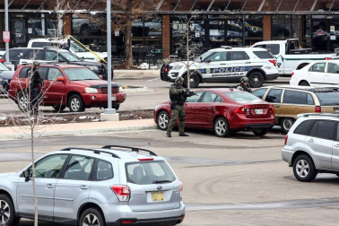 Diez personas murieron tras el asalto de un hombre armado con un fusil en un supermercado en la localidad del estado de Colorado.