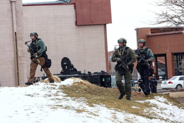 Diez personas murieron tras el asalto de un hombre armado con un fusil en un supermercado en la localidad del estado de Colorado.