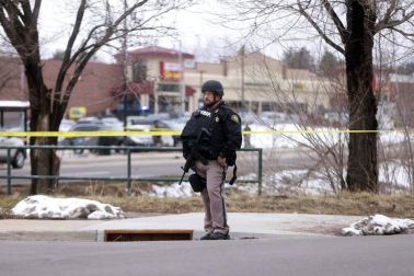 Diez personas murieron tras el asalto de un hombre armado con un fusil en un supermercado en la localidad del estado de Colorado.