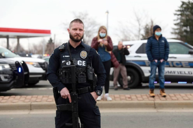 Diez personas murieron tras el asalto de un hombre armado con un fusil en un supermercado en la localidad del estado de Colorado.