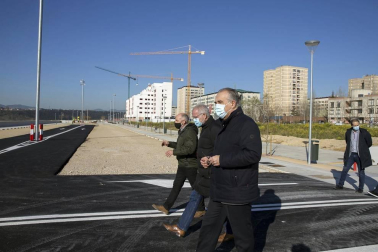 Gerencia de Urbanismo ha visitado las obras de un espacio que acogerá viviendas libres y de protección, un aparcamiento y zonas libres que se abrirán al uso público.