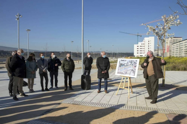 Gerencia de Urbanismo ha visitado las obras de un espacio que acogerá viviendas libres y de protección, un aparcamiento y zonas libres que se abrirán al uso público.