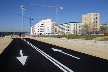 Gerencia de Urbanismo ha visitado las obras de un espacio que acogerá viviendas libres y de protección, un aparcamiento y zonas libres que se abrirán al uso público.