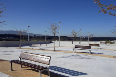 Gerencia de Urbanismo ha visitado las obras de un espacio que acogerá viviendas libres y de protección, un aparcamiento y zonas libres que se abrirán al uso público.